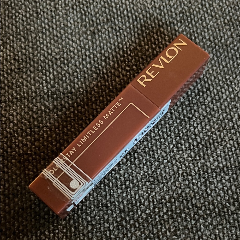 Revlon Stay Limitless Matte Lipstick 004
